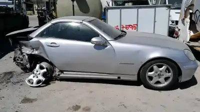 Pezzo di ricambio per auto di seconda mano pannello degli strumenti per mercedes-benz slk (r170) 200 kompressor (170.444) riferimenti oem iam a17068008521267  