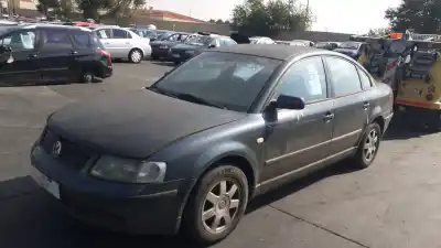 Автозапчасти б/у правая решетка бампера за VOLKSWAGEN PASSAT 3B ссылки OEM IAM 3B0853678B B41  