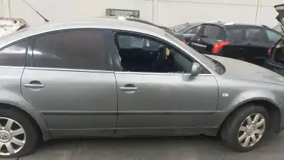 Peça sobressalente para automóvel em segunda mão pinça de travão traseira direita por volkswagen passat b5.5 (3b3) 1.9 tdi referências oem iam 8e0615424  