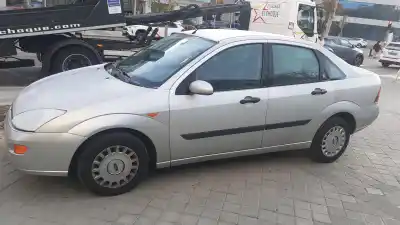Автозапчасти б/у замок багажника/ворот за ford focus i sedán (dfw) 1.6 16v ссылки oem iam 4398070  