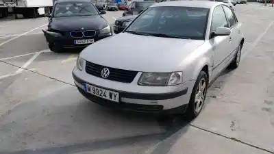 Автозапчасти б/у задний левый тормозной суппорт за volkswagen passat b5 (3b2) 1.9 tdi ссылки oem iam 8e0615423  