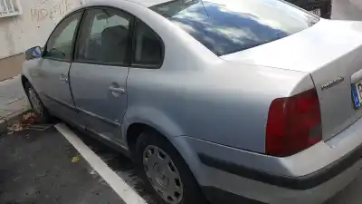 Recambio de automóvil de segunda mano de tablero instrumentos para volkswagen passat b5 (3b2) 1.9 tdi referencias oem iam 3b1857002abfmd  