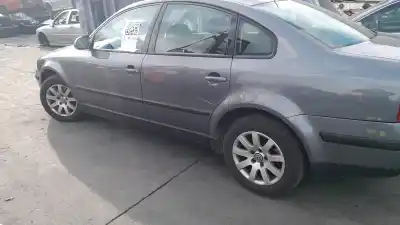 Piesă de schimb auto la mâna a doua fuzeta dreapta fata pentru volkswagen passat b5.5 (3b3) 1.9 tdi referințe oem iam 8d0407254c  