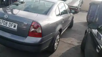 Piesă de schimb auto la mâna a doua fuzeta dreapta fata pentru volkswagen passat b5.5 (3b3) 1.9 tdi referințe oem iam 8d0407254c  