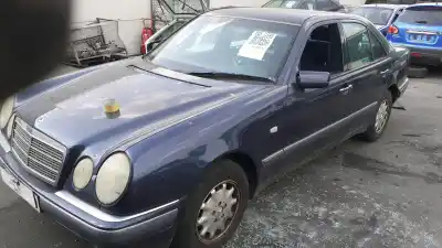 Pièce détachée automobile d'occasion Radiateur D'eau pour MERCEDES-BENZ CLASE E (W210) E 240 (210.061) Références OEM IAM A2105007103  