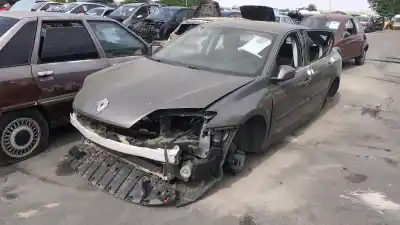 Peça sobressalente para automóvel em segunda mão CAVE DE RODA DIANTEIRA ESQUERDA por RENAULT LAGUNA III (BT0/1)  Referências OEM IAM 638230005R  638320004R RENAULT