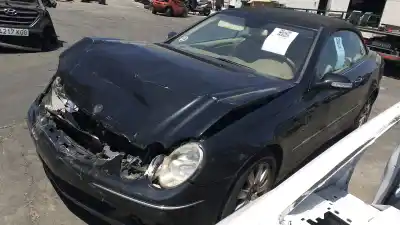 Peça sobressalente para automóvel em segunda mão CAPOT por MERCEDES-BENZ CLK DESCAPOTABLE (A209)  Referências OEM IAM A209880005728  COMPATIBILIDADES Y COMPONENTES ->A2098800057 MERCEDES-BENZ, A209880005728 MERCEDES-BENZ