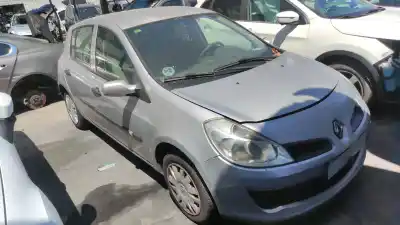 Second-hand car spare part FRONT BUMPER for RENAULT CLIO III  OEM IAM references 7701208681  COMPATIBILIDADES Y COMPONENTES ->8200343322 RENAULT