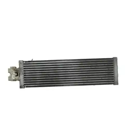 Pezzo di ricambio per auto di seconda mano RADIATORE OLIO per MERCEDES-BENZ VITO FURGÓN (W447) 119 CDI / BLUETEC (447.601, 447.603, 447.605) Riferimenti OEM IAM A4475000001  
