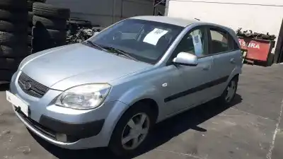 Recambio de automóvil de segunda mano de PUERTA DELANTERA IZQUIERDA para KIA RIO II (JB)  referencias OEM IAM 760031G010  