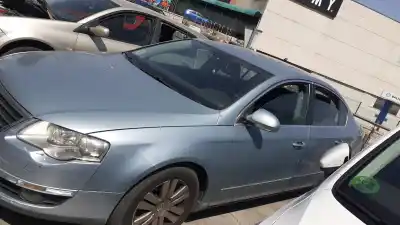 Автозапчасти б/у центральный задний фонарь за volkswagen passat b6 (3c2) 2.0 tdi 16v ссылки oem iam 3c5945087  