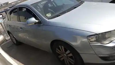 Автозапчасти б/у центральный задний фонарь за volkswagen passat b6 (3c2) 2.0 tdi 16v ссылки oem iam 3c5945087  