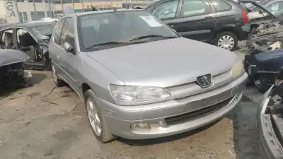 Recambio de automóvil de segunda mano de PARAGOLPES DELANTERO para PEUGEOT 306 (7B, N3, N5)  referencias OEM IAM 7401J8  