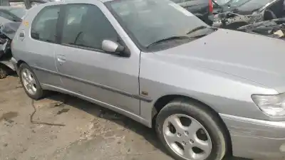 Recambio de automóvil de segunda mano de radiador motor para peugeot 306 (7b, n3, n5) 1.8 16v referencias oem iam 133049  