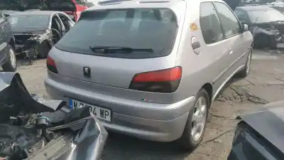 Recambio de automóvil de segunda mano de radiador motor para peugeot 306 (7b, n3, n5) 1.8 16v referencias oem iam 133049  