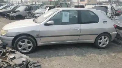 Recambio de automóvil de segunda mano de pretensor cinturón delantero derecho para peugeot 306 (7b, n3, n5) 1.8 16v referencias oem iam 8972s2  