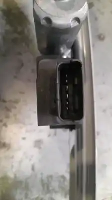 Автозапчасти б/у задний правый стеклорегулятор за opel crossland x / crossland (p17, p2qo) 1.2 (75) ссылки oem iam 39227502  