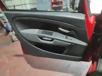 Recambio de automóvil de segunda mano de panel puerta delantera izquierda para fiat punto / grande punto (199) 1.3 d multijet referencias oem iam 735415186