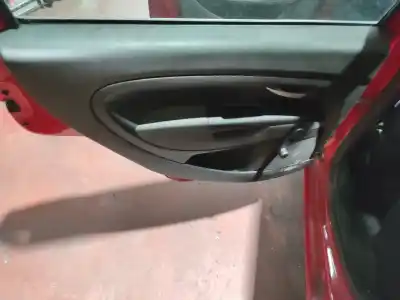 Recambio de automóvil de segunda mano de panel puerta trasera izquierda para fiat punto / grande punto (199) 1.3 d multijet referencias oem iam 735415195