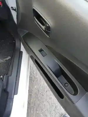 Peça sobressalente para automóvel em segunda mão botão / interruptor elevador vidro dianteiro direito por suzuki celerio k10b referências oem iam 