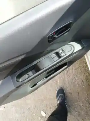 Peça sobressalente para automóvel em segunda mão botão / interruptor elevador vidro dianteiro esquerdo por suzuki celerio k10b referências oem iam 