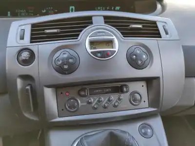 Pièce détachée automobile d'occasion console centrale pour renault scenic ii grand confort dynamique références oem iam 7701207895  