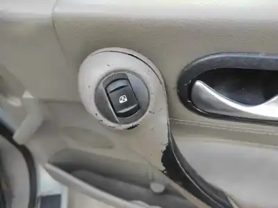 Автозапчасти б/у выключатель переднего правого окна за renault megane ii sedán (lm0/1_) 1.5 dci (lm02, lm13, lm2a) ссылки oem iam 8200315013