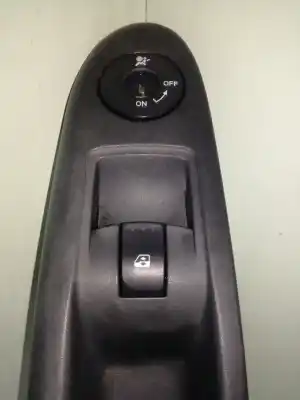 Pièce détachée automobile d'occasion commande de lève vitre avant droit pour renault clio ii fase ii (b/cb0) d7f726 références oem iam   