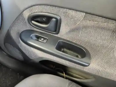 Автозапчасти б/у выключатель переднего правого окна за renault clio ii fase i (b/cb0) k4ja7 ссылки oem iam 7700433532
