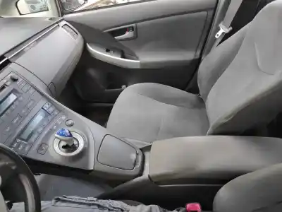Автозапчастина б/у центральна консоль для toyota prius (_w3_) 1.8 plug-in hybrid (zvw30) посилання на oem iam 