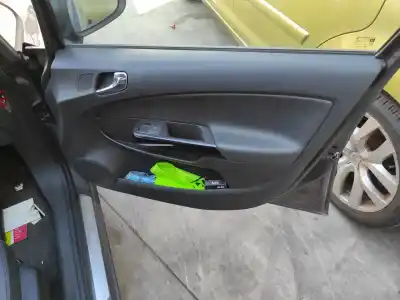 Recambio de automóvil de segunda mano de panel puerta delantera derecha para opel corsa d a12xer referencias oem iam   