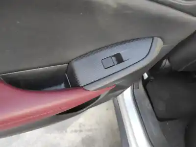 Peça sobressalente para automóvel em segunda mão BOTÃO / INTERRUPTOR ELEVADOR VIDRO TRASEIRO ESQUERDO por MAZDA CX-3 (DK)  Referências OEM IAM   