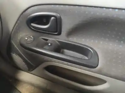 Автозапчасти б/у выключатель переднего правого окна за renault clio ii fase ii (b/cb0) d4fb7 ссылки oem iam 
