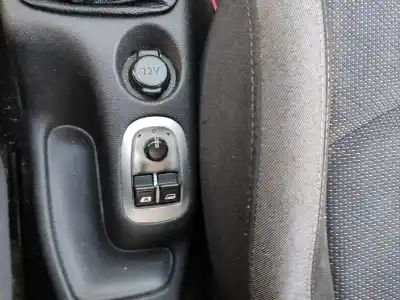 Piesă de schimb auto la mâna a doua panou comandã geamuri electrice fațã stânga pentru peugeot 206+ básico referințe oem iam   