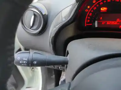 Pezzo di ricambio per auto di seconda mano comando multifunzione per renault twingo iii h4b453 riferimenti oem iam 255677302r  
