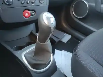 Recambio de automóvil de segunda mano de pomo palanca cambio para renault clio iii k9k766 referencias oem iam   