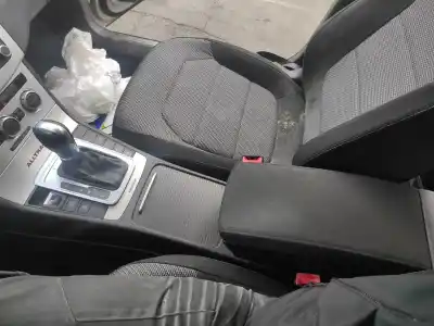 İkinci el araba yedek parçası orta konsol için volkswagen passat variant (365) cfgc oem iam referansları 3c0863315
