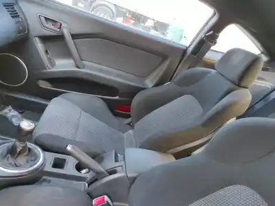 Tweedehands auto-onderdeel RECHTER VOORSTOEL voor HYUNDAI COUPE (GK)  OEM IAM-referenties   