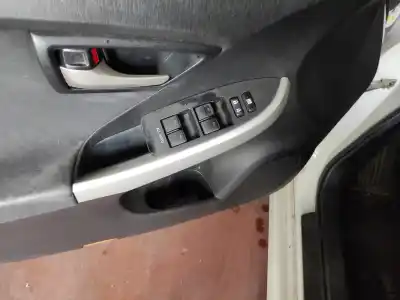 Автозапчастина б/у передні вікний вмикач для toyota prius (_w3_) 1.8 plug-in hybrid (zvw30) посилання на oem iam 