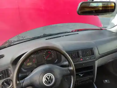 Tweedehands auto-onderdeel DASHBOARD voor VOLKSWAGEN GOLF IV BERLINA (1J1)  OEM IAM-referenties   
