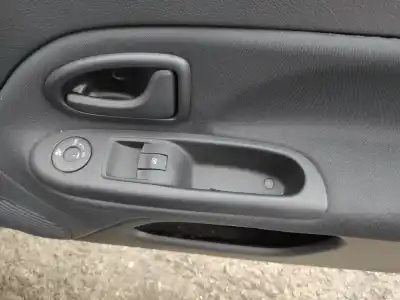 Piesă de schimb auto la mâna a doua panou comandã geamuri electrice fatã partea din dreapta pentru renault clio ii fase ii (b/cb0) k4j710 referințe oem iam 