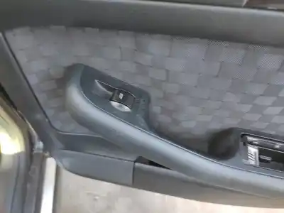 Recambio de automóvil de segunda mano de Mando Elevalunas Trasero Derecho para AUDI A6 AVANT (4B5) AFB referencias OEM IAM   
