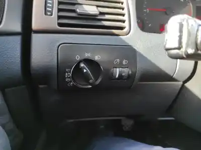Recambio de automóvil de segunda mano de Mando Luces para AUDI A6 AVANT (4B5) AFB referencias OEM IAM   