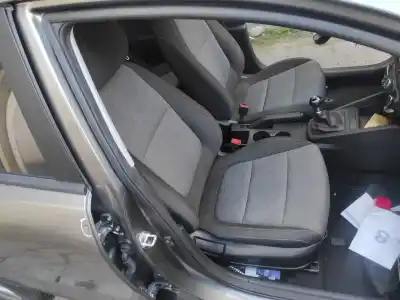 Автозапчасти б/у СИДЕНЬЕ ПРАВОЕ ПЕРЕДНЕЕ за KIA STONIC (YB)  ссылки OEM IAM   