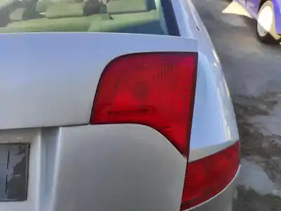 Автозапчасти б/у внутренний правый задний фонарь за audi a4 b7 (8ec) 2.0 ссылки oem iam 