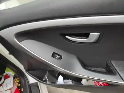 Second-hand car spare part RIGHT FRONT POWER WINDOW SWITCH for HYUNDAI I30 (GD)  OEM IAM references   
