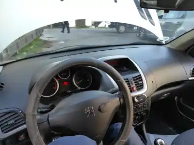 Peça sobressalente para automóvel em segunda mão tablier por peugeot 206+ (2l_, 2m_) 1.4 hdi eco 70 referências oem iam 