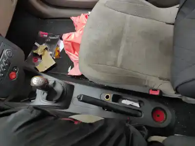 Pièce détachée automobile d'occasion CONSOLE CENTRALE pour RENAULT CLIO III  Références OEM IAM   