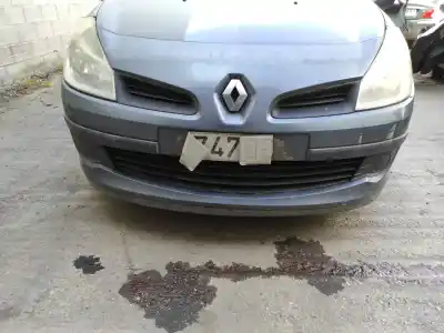 Recambio de automóvil de segunda mano de PARAGOLPES DELANTERO para RENAULT CLIO III  referencias OEM IAM   