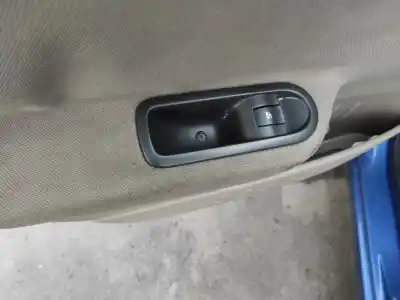 Pièce détachée automobile d'occasion commande de lève vitre arrière gauche pour renault megane ii sedán (lm0/1_) 1.5 dci (lm1e) références oem iam 